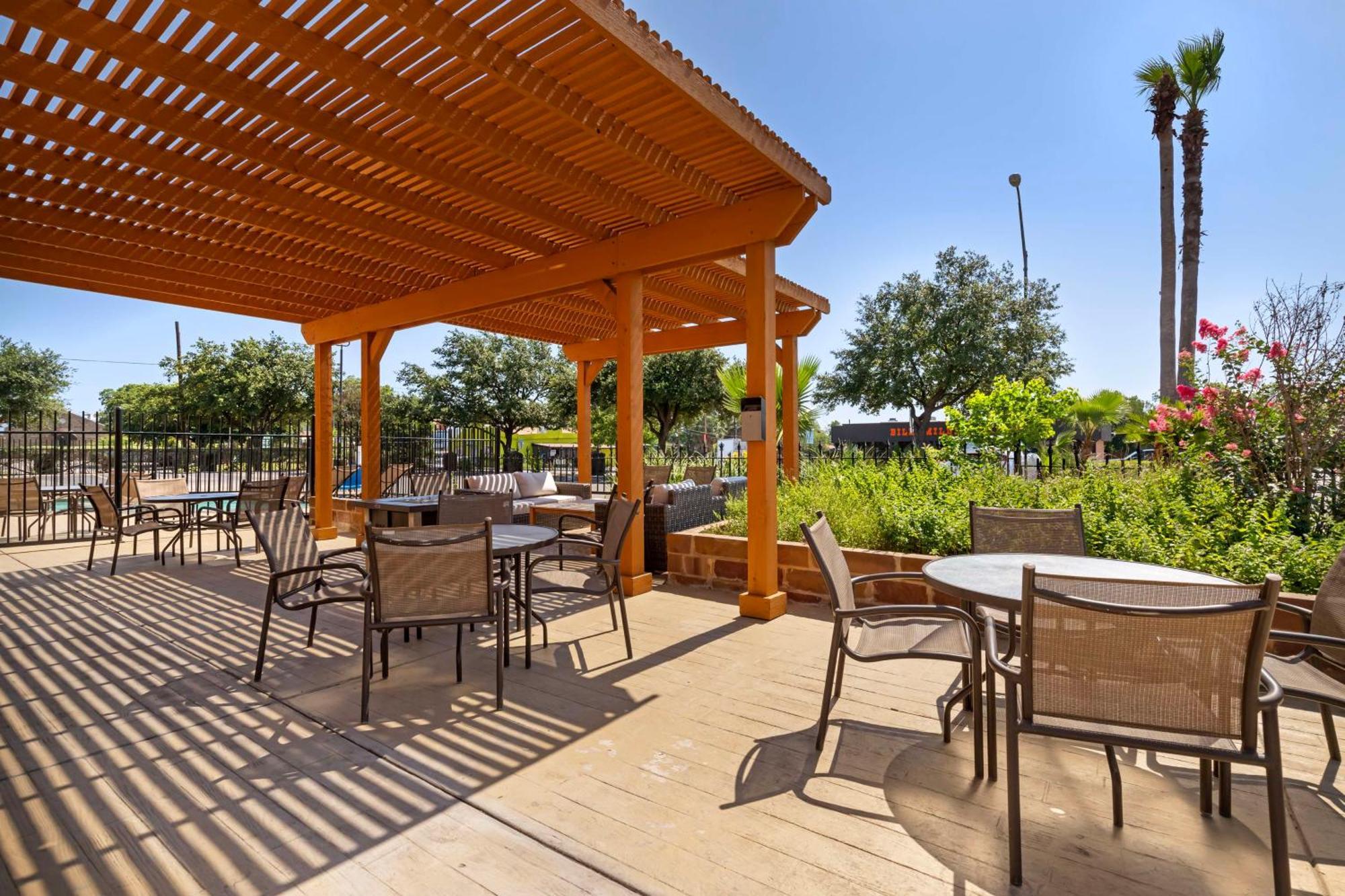 Best Western Plus Downtown North San Antonio Exterior photo